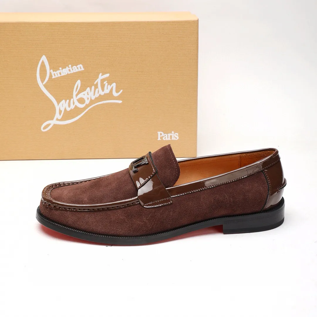 Batch 1,080 yuan 💰••New real shots••CL～High-end men’s 👔casual•loafers with red soles! ••🆑Genuine and top-quality goods from original orders ••✅💯 Purchase goods from top-quality original orders! Original imported patterned cowhide ➕Imported cowhide lining ➕Cowhide feet ➕Original leather outsole~🉑️Feel free to compare the authentic ones! Size: 38-44 (45.46.47 can be customized)